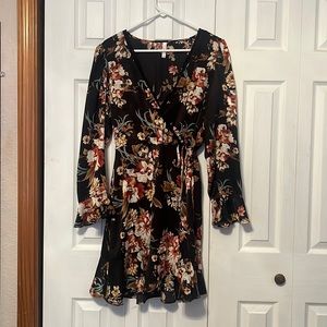 Xhileration flower dress. Size: M